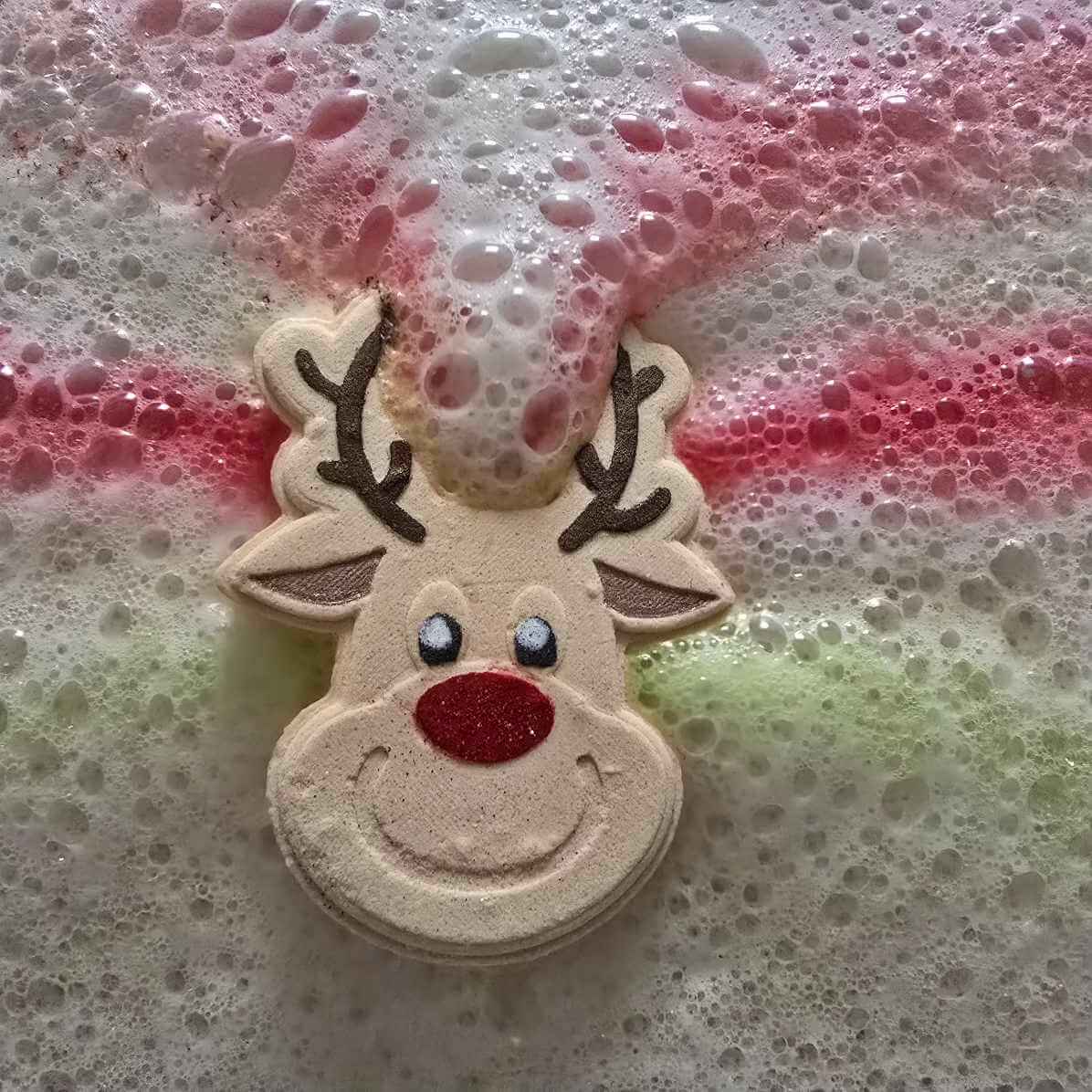 Reindeer Bath bomb demo in water