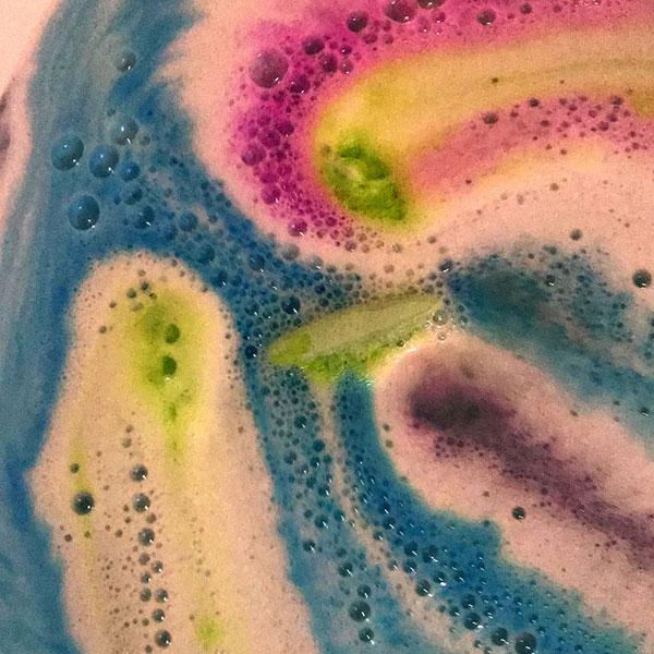 Fizzy Airplane Bath Bomb - Watch vibrant colors and excitement!