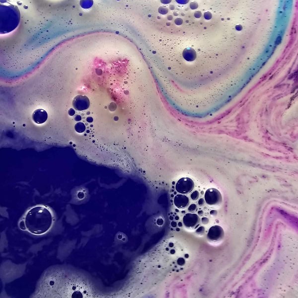 Dissolving our fairy dust round bath bomb in water. What a bathtub test!