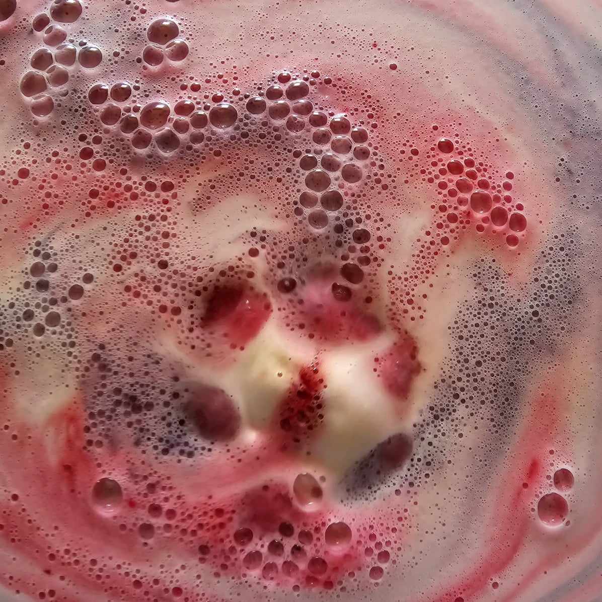 Havana Heat bath bomb in water.