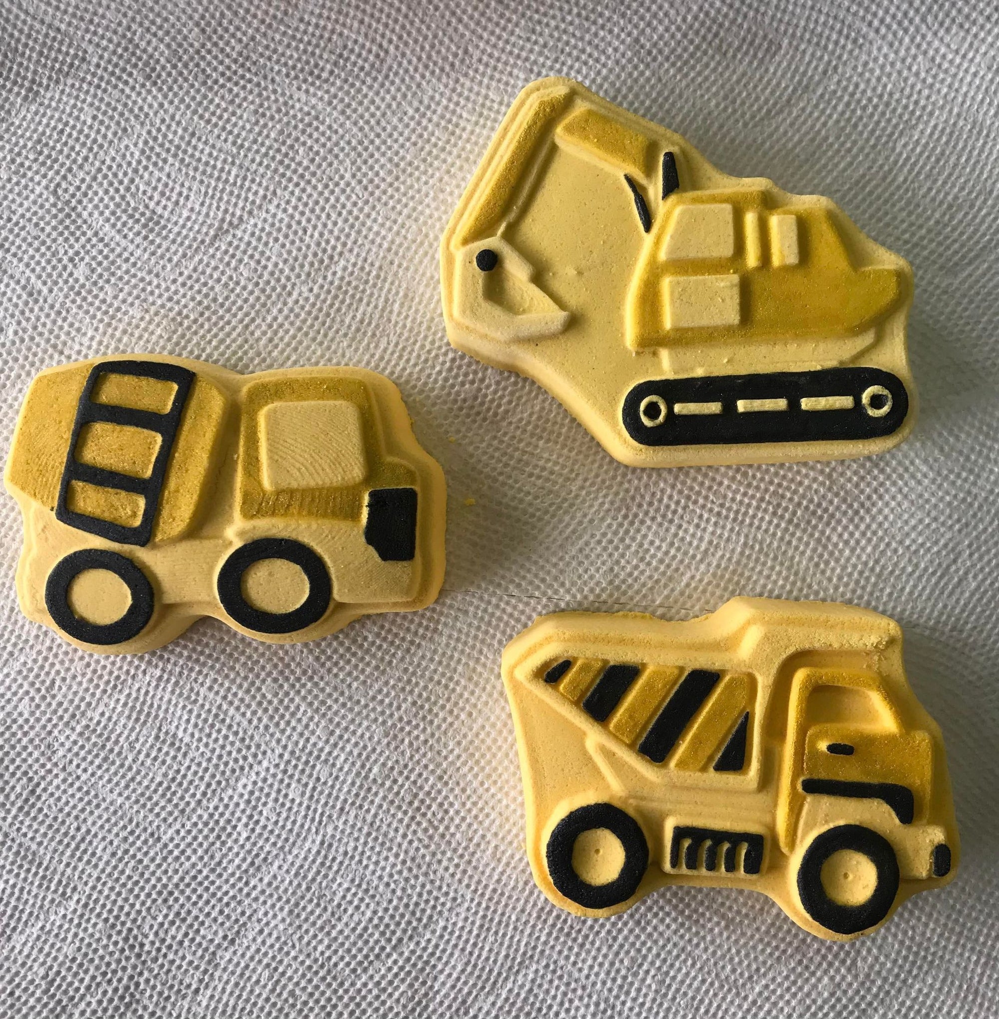 Construction vehicle bath bombs for kids