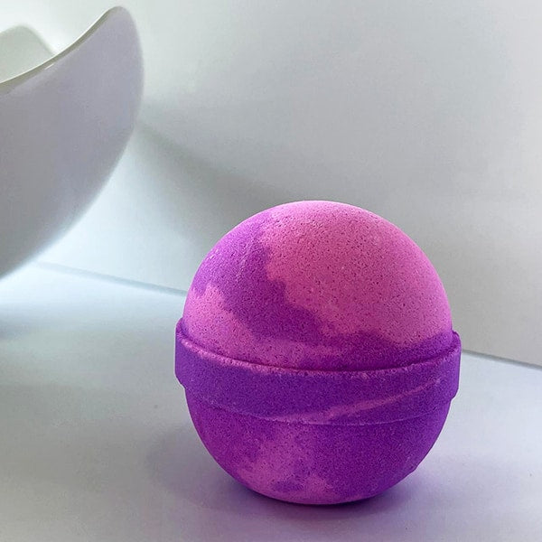 French Lavender Round Bath Bomb - A relaxing and aromatic bathing experience.