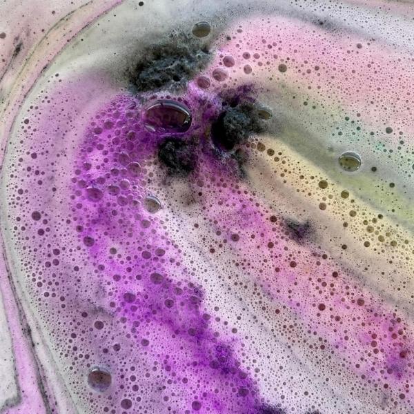 Bath Bomb - Colourful Rock Star in bath water