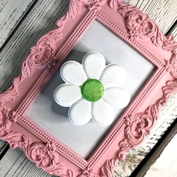 Spring Daisy-shaped bath bombs in fresh green